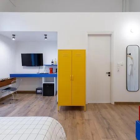 Daire The Baroness *